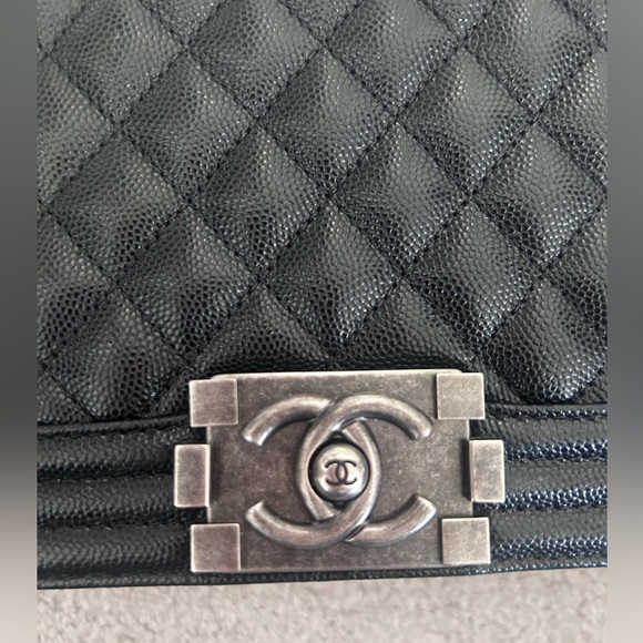 Chanel Caviar New Medium Boy Bag - Picture 4 of 16